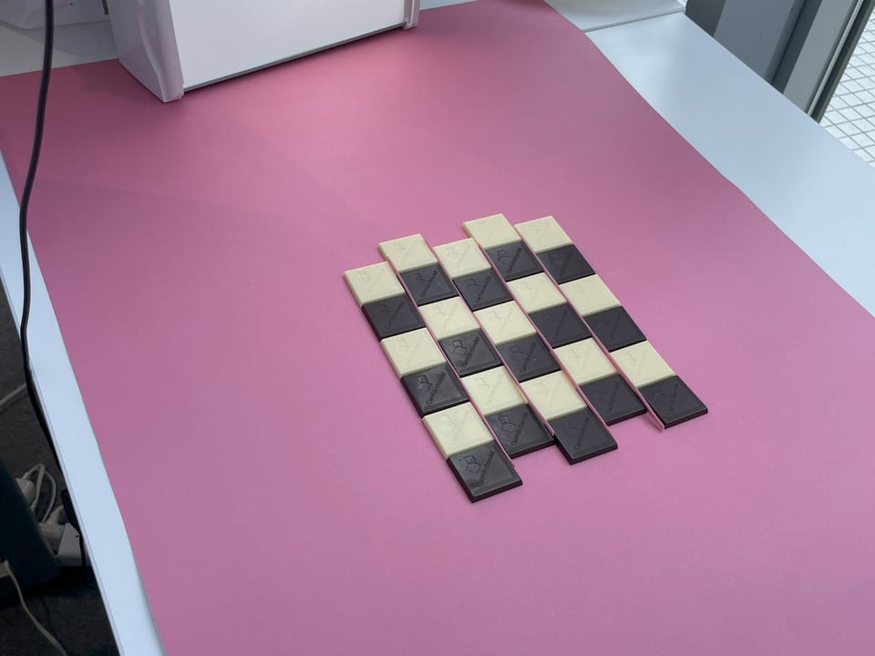 チョコレートカフェウォール撮影風景-640wri-ver2.jpg